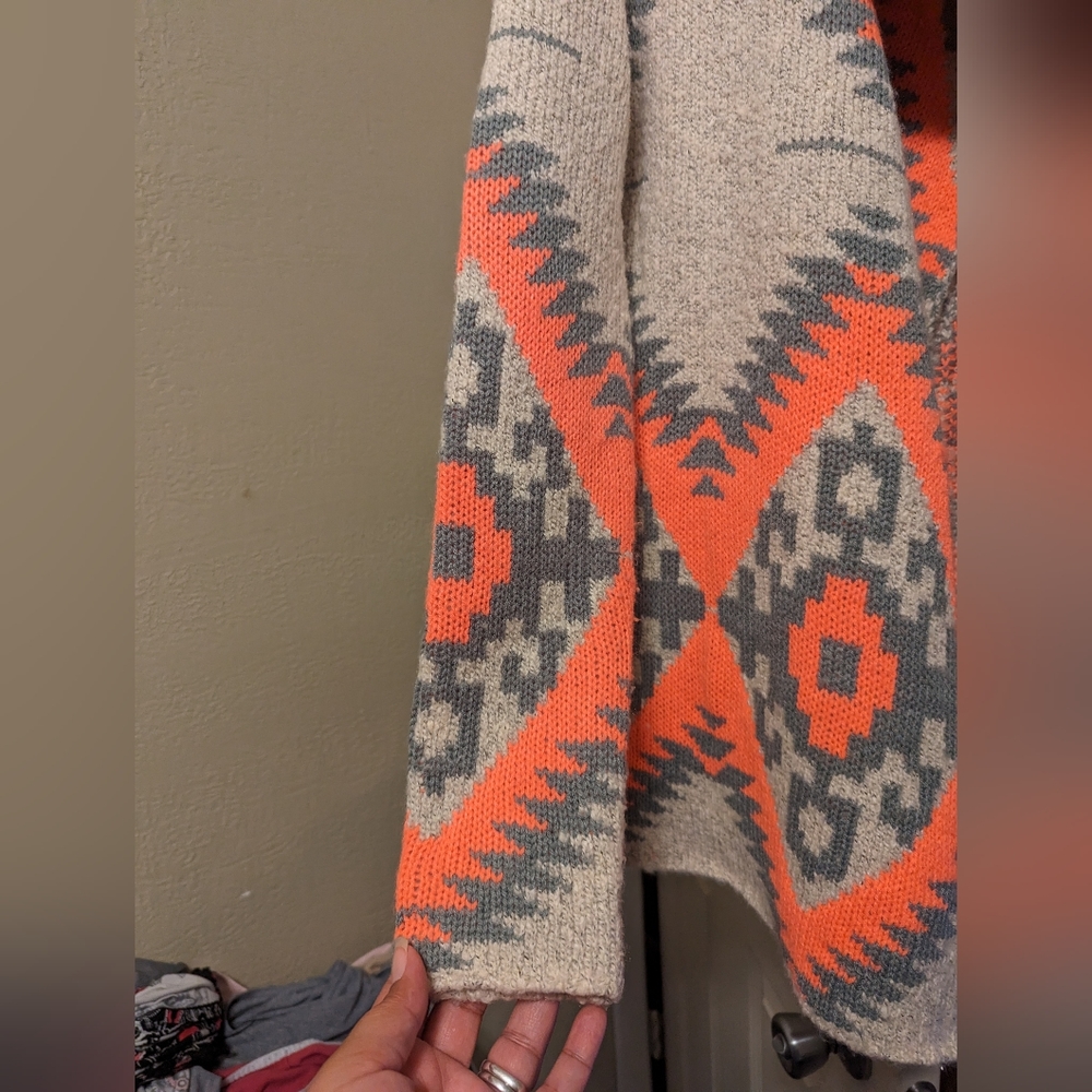 Gorgeous sweater - Picture 3 of 7